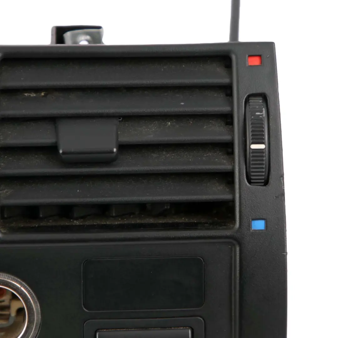 Tylna Kratka Nawiewu Czarna do BMW X5 E53 o numerze 8370911 BMW X5 E53 Tylna Kratka Nawiewu Czarna - SKU 8370911-1 - Numer Części 8370911