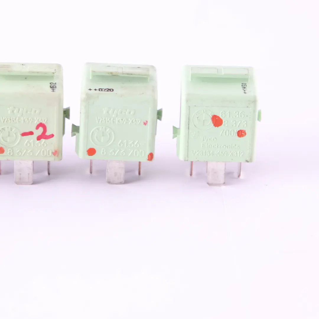 4X Relè Fare Contatto Bianco Verde Set per BMW E60 E63 E87 E90 E91 con numero di parte 8373700 BMW E60 E63 E87 E90 E91 4X Relè Fare Contatto Bianco Verde Set - SKU 8373700-2 - Numero di parte 8373700