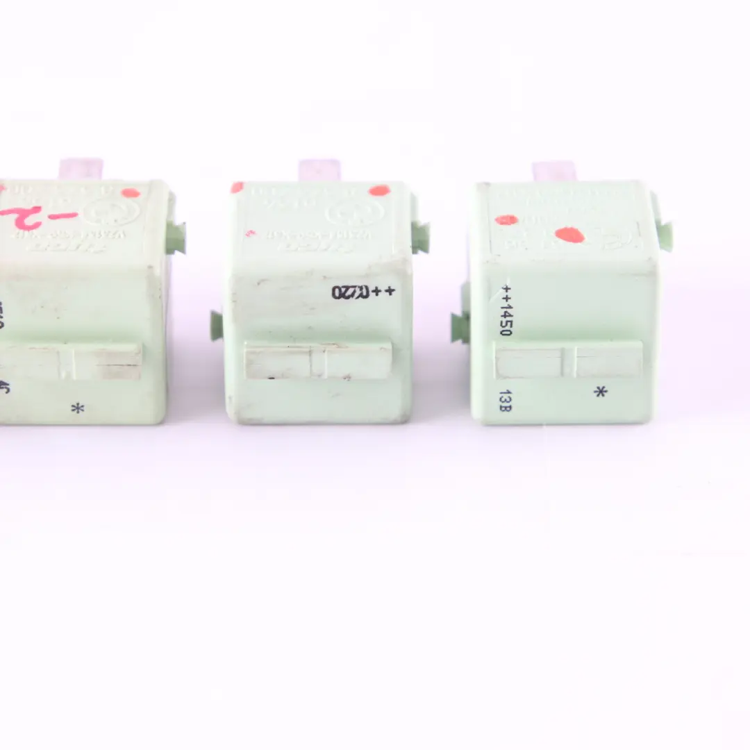 4X Relè Fare Contatto Bianco Verde Set per BMW E60 E63 E87 E90 E91 con numero di parte 8373700 BMW E60 E63 E87 E90 E91 4X Relè Fare Contatto Bianco Verde Set - SKU 8373700-2 - Numero di parte 8373700
