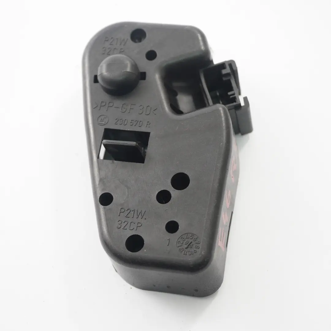 Glühbirnen halter hinten rechts Kofferraum klappe Lampen fassung für BMW E46 mit Teilenummer 8374808 BMW E46 Glühbirnen halter hinten rechts Kofferraum klappe Lampen fassung - SKU 8374808 - Teilenummer 8374808