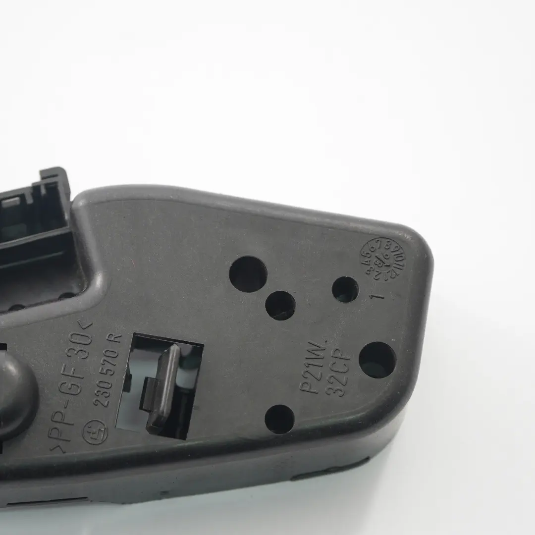 Portalámparas Trasero Derecho Maletero Portón Trasero Enchufe para BMW E46 con número de pieza 8374808 BMW E46 Portalámparas Trasero Derecho Maletero Portón Trasero Enchufe - SKU 8374808 - Número de pieza 8374808