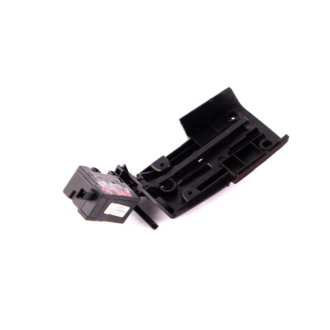 BMW 6 E60 E61 E63 E64 Actuateur Chateau Clapet pour Reservoir - SKU 8377415-1 - Numéro de pièce 8377415