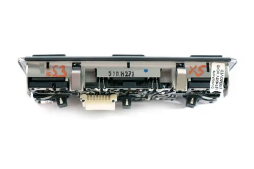 Lampe de Lecture Interieure Arriere Centre pour BMW X5 E53 à propos du numéro de pièce 8379908 BMW X5 E53 Lampe de Lecture Interieure Arriere Centre - SKU 8379908 - Numéro de pièce 8379908