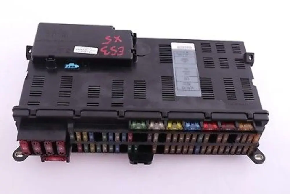 Fuse Distribution Box Relay Board 6907395 6909721 to BMW X5 E53 with Part number 8380409 BMW X5 E53 Fuse Distribution Box Relay Board 6907395 6909721 - SKU 8380409 - Part number 8380409