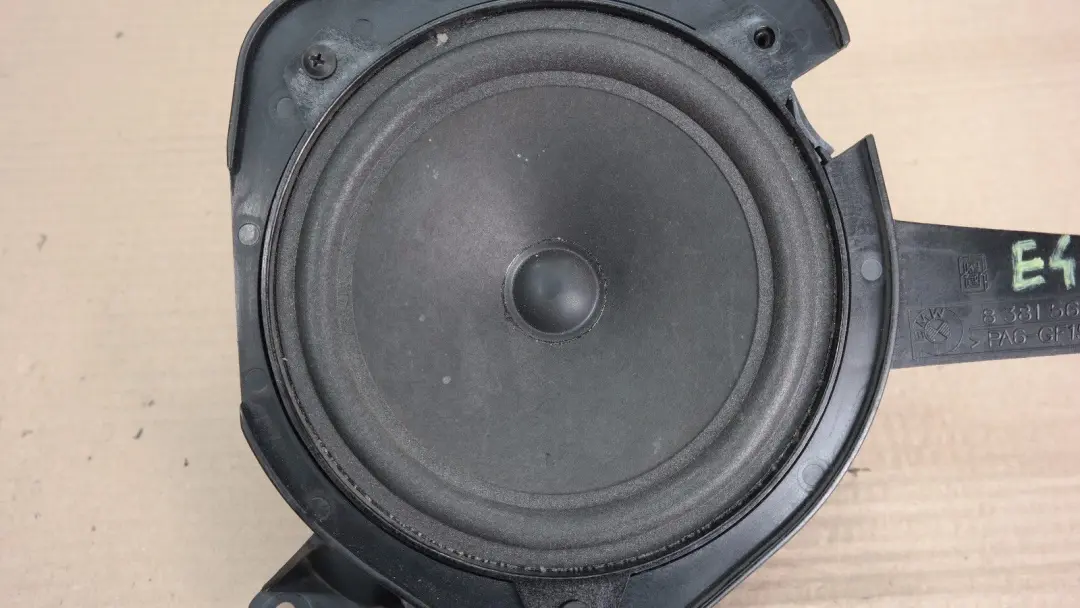 Carcasa altavoz izquierdo sistema audio HiFi trasero para BMW E46 Touring con número de pieza 65138381561 BMW E46 Touring Carcasa altavoz izquierdo sistema audio HiFi trasero - SKU 8381561 - Número de pieza 65138381561