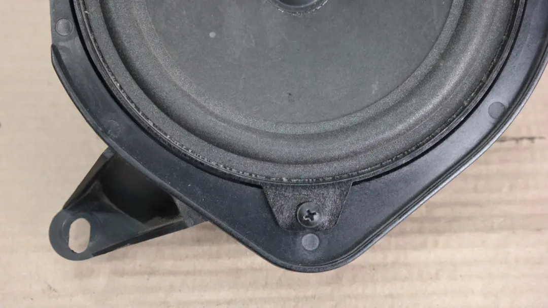 Carcasa altavoz izquierdo sistema audio HiFi trasero para BMW E46 Touring con número de pieza 65138381561 BMW E46 Touring Carcasa altavoz izquierdo sistema audio HiFi trasero - SKU 8381561 - Número de pieza 65138381561