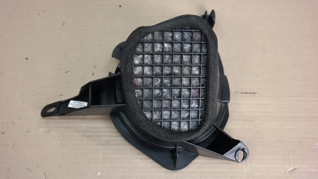 BMW E46 Touring Carcasa altavoz izquierdo sistema audio HiFi trasero - SKU 8381561 - Número de pieza 65138381561