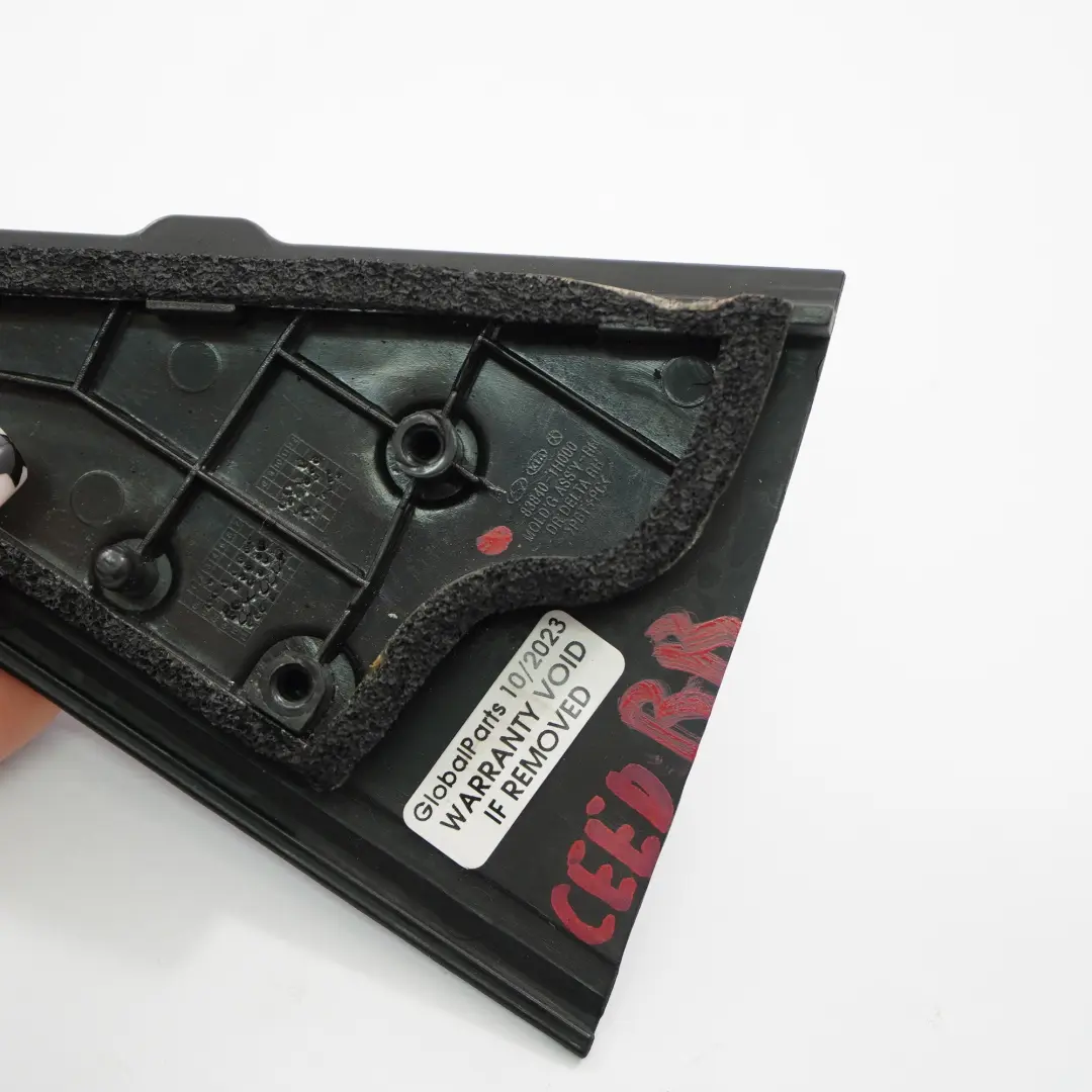 C-Pillar Coperchio della porta Triangolo destro nero per Kia Ceed con numero di parte 83840-1H000 Kia Ceed C-Pillar Coperchio della porta Triangolo destro nero - SKU 83840-1H000 - Numero di parte 83840-1H000