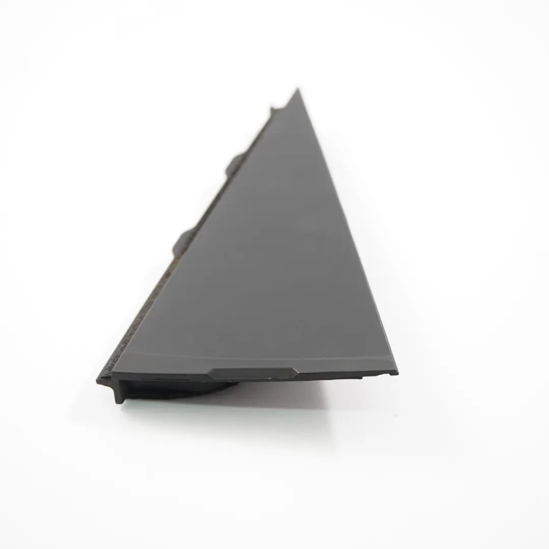 C-Pillar Couvercle de porte arrière droite triangle noir pour Kia Ceed à propos du numéro de pièce 83840-1H000 Kia Ceed C-Pillar Couvercle de porte arrière droite triangle noir - SKU 83840-1H000 - Numéro de pièce 83840-1H000