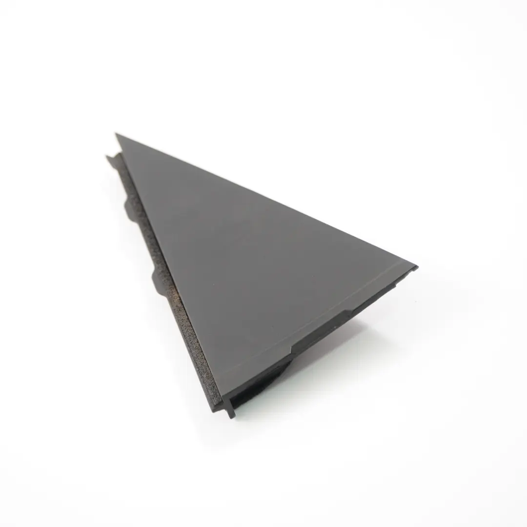 C-Pillar Coperchio della porta Triangolo destro nero per Kia Ceed con numero di parte 83840-1H000 Kia Ceed C-Pillar Coperchio della porta Triangolo destro nero - SKU 83840-1H000 - Numero di parte 83840-1H000