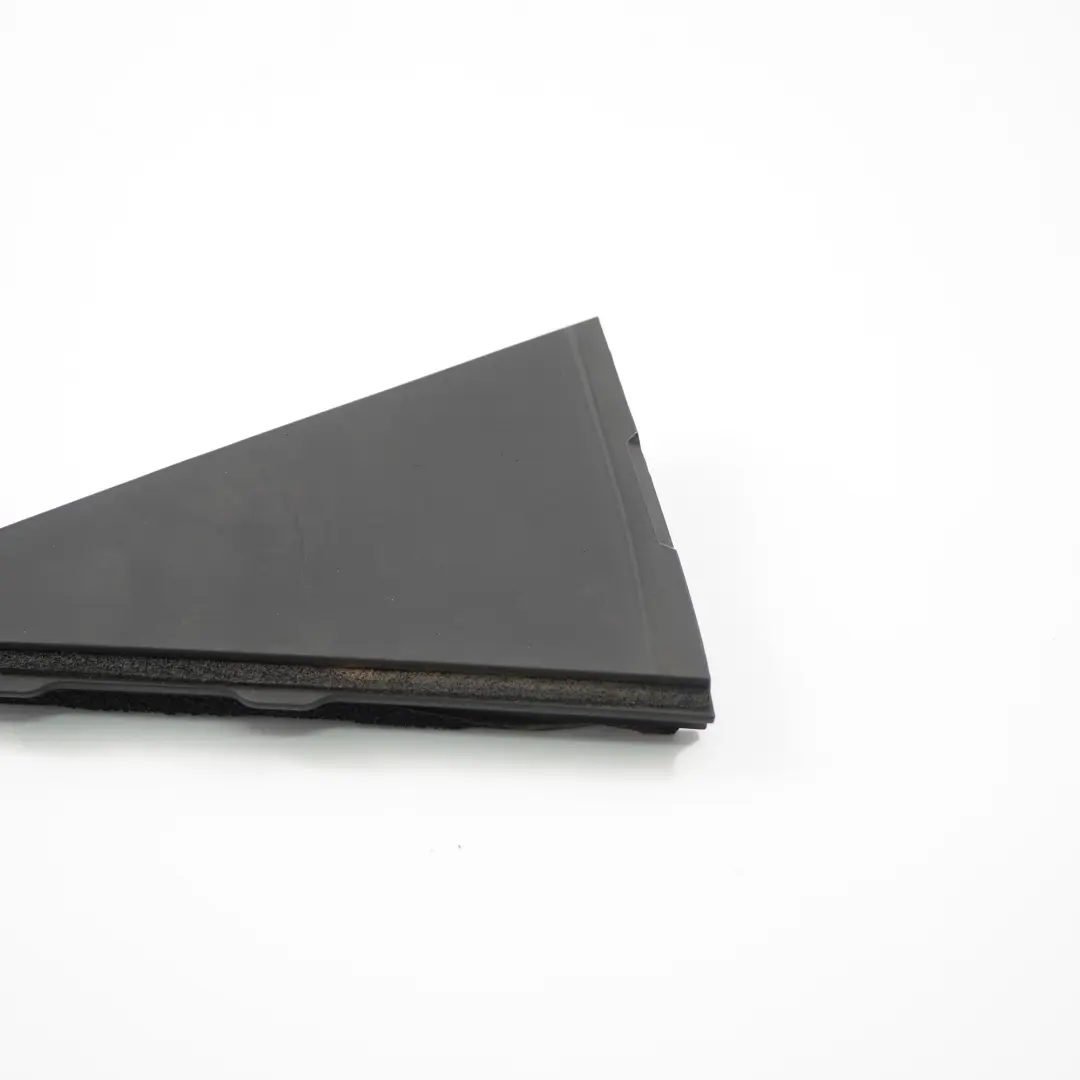 Kia Ceed C-Pillar Coperchio della porta Triangolo destro nero - SKU 83840-1H000 - Numero di parte 83840-1H000