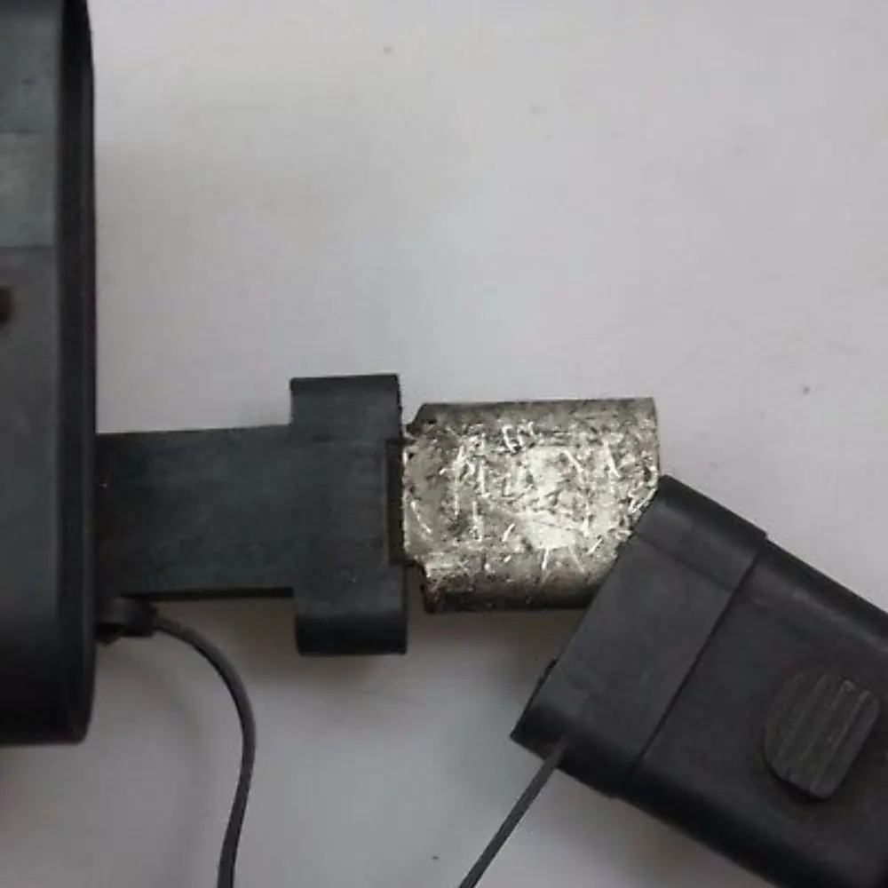 Compartment Terminal Point to BMW 7 Series E65 E66 Battery B Engine with Part number 8385164 BMW 7 Series E65 E66 Battery B Engine Compartment Terminal Point - SKU 8385164 - Part number 8385164