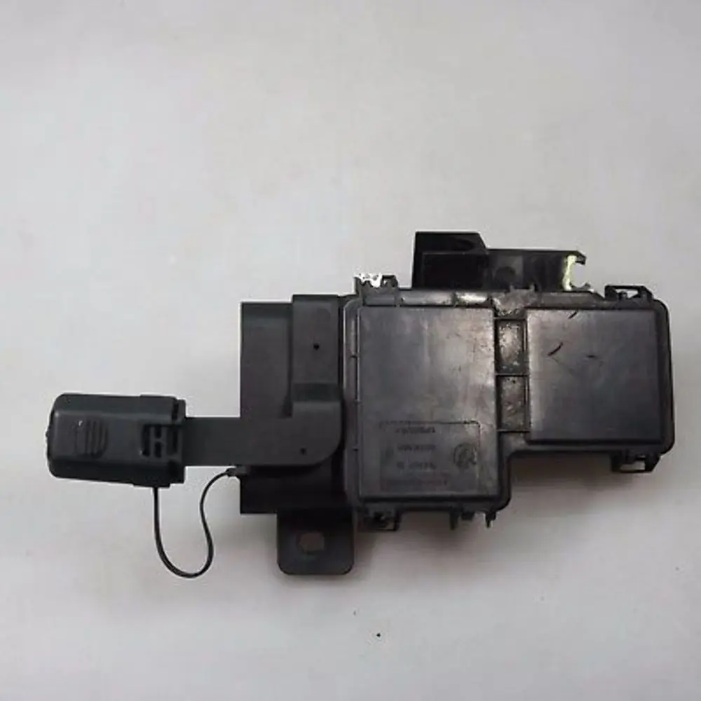 Compartment Terminal Point to BMW 7 Series E65 E66 Battery B Engine with Part number 8385164 BMW 7 Series E65 E66 Battery B Engine Compartment Terminal Point - SKU 8385164 - Part number 8385164