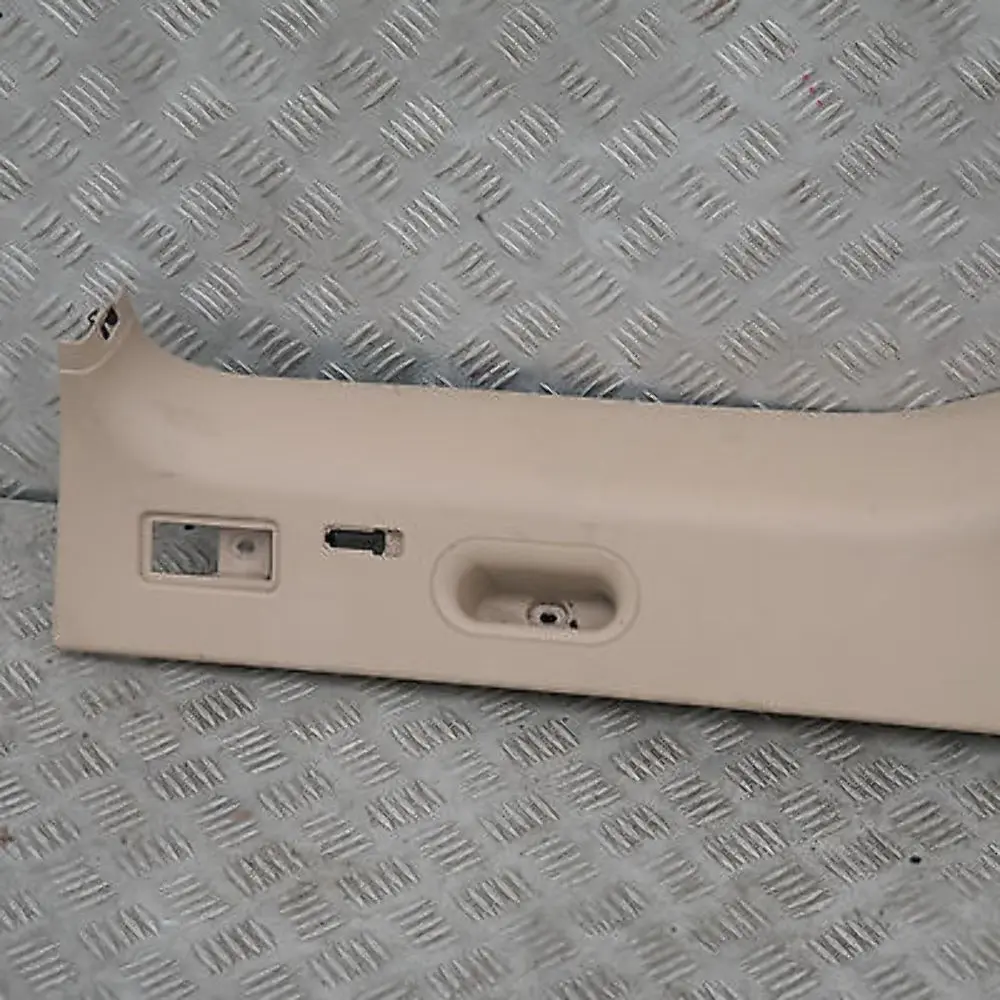 Osłona obudowa klapy bagażnika tył beż do BMW E53 X5 o numerze 8402194 BMW E53 X5 Osłona obudowa klapy bagażnika tył beż - SKU 8402194 - Numer Części 8402194