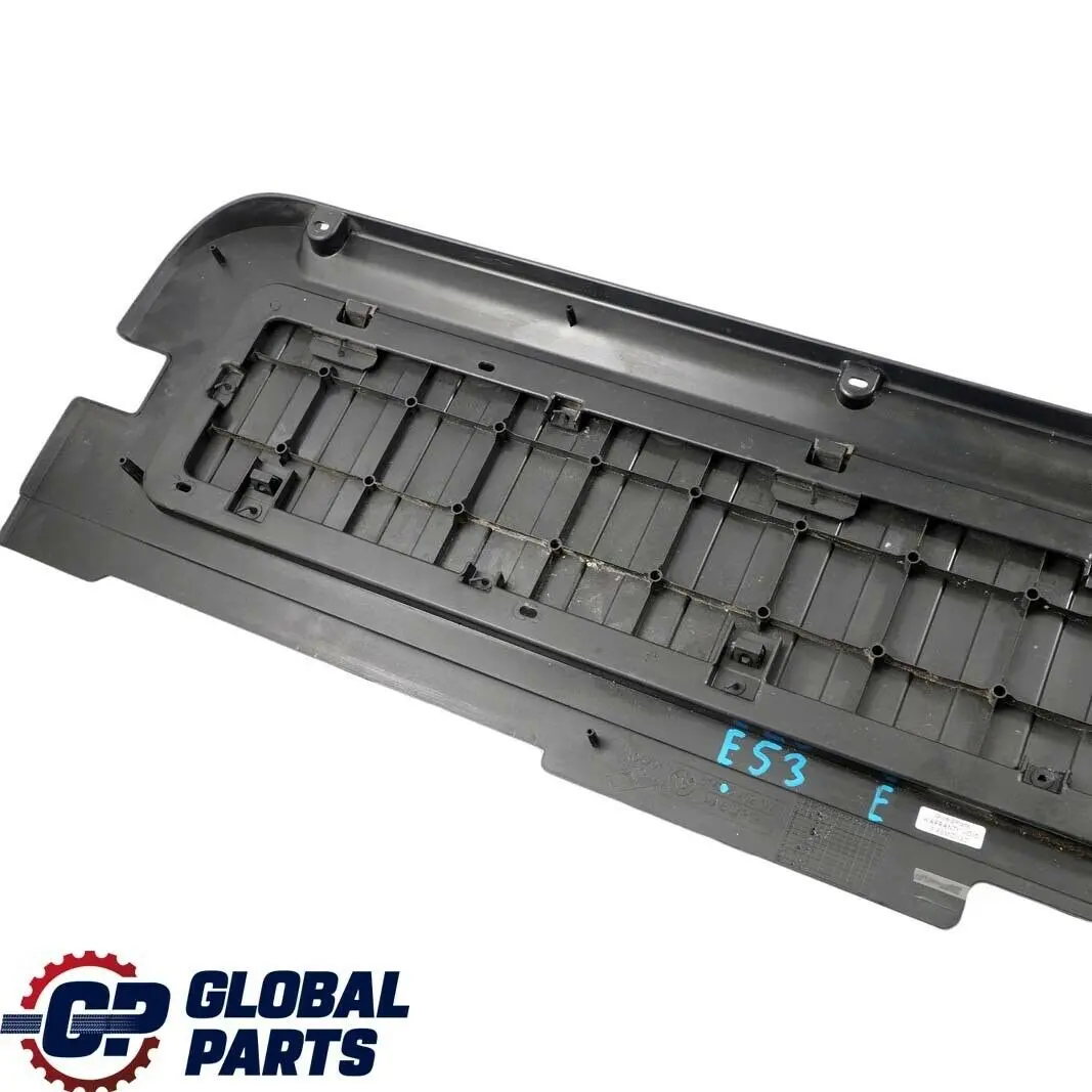 Tapa Inferior Porton Trasero Negro 5149 8402380 para BMW X5 E53 con número de pieza 8402197 BMW X5 E53 Tapa Inferior Porton Trasero Negro 5149 8402380 - SKU 8402197 - Número de pieza 8402197