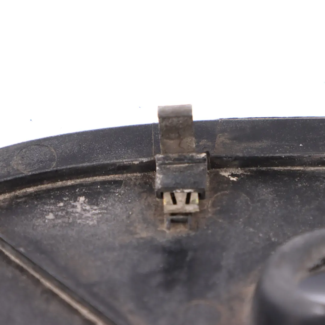 Zaślepka Osłona Haka Tylnego Zderzaka Titan Silver 354 do BMW X5 E53 o numerze 8402327 BMW X5 E53 Zaślepka Osłona Haka Tylnego Zderzaka Titan Silver 354 - SKU 8402327-TS - Numer Części 8402327