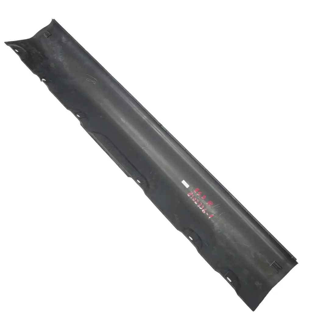 Revetement Seuil Droite Noir 8402336 pour BMW X5 E53 à propos du numéro de pièce 51718402336 BMW X5 E53 Revetement Seuil Droite Noir 8402336 - SKU 8402336-1 - Numéro de pièce 51718402336