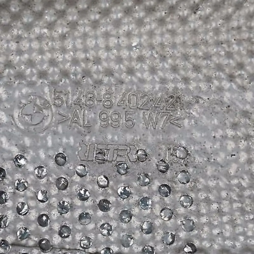 4.4i 4.6is M62 Isolamento Termico Anteriore Sinistra per BMW X5 E53 con numero di parte 51488402421 BMW X5 E53 4.4i 4.6is M62 Isolamento Termico Anteriore Sinistra - SKU 8402421 - Numero di parte 51488402421