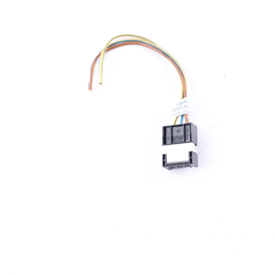 Socket BMW X5 E53 Rear Light In Trunk Lid Right O/S Cable Wiring 8369712 to Plug with Part number 8409012 Plug Socket BMW X5 E53 Rear Light In Trunk Lid Right O/S Cable Wiring 8369712 - SKU 8409012-3 - Part number 8409012