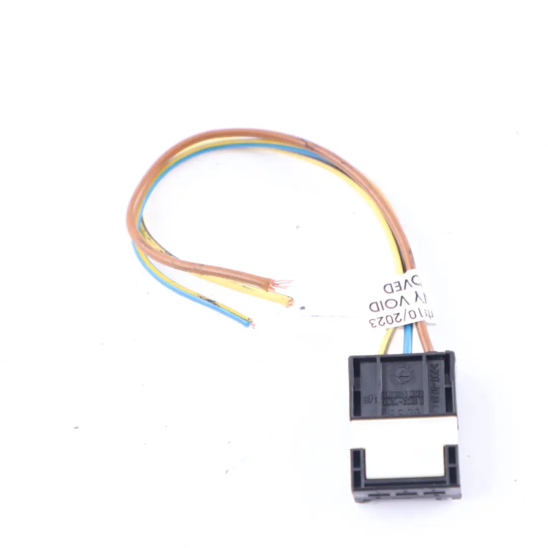 Plug Socket BMW X5 E53 Rear Light In Trunk Lid Right O/S Cable Wiring 8369712 - SKU 8409012-3 - Part number 8409012