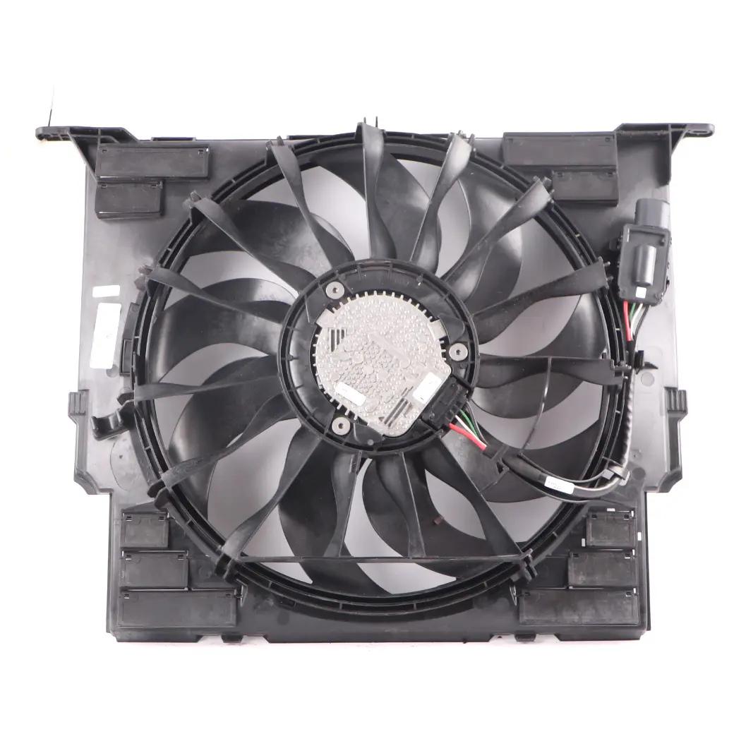 Radiator Fan BMW G11 G30 Engine Cooling Radiator Fan Shroud 600W to with Part number 8472268 Radiator Fan BMW G11 G30 Engine Cooling Radiator Fan Shroud 600W - SKU 8472268 - Part number 8472268