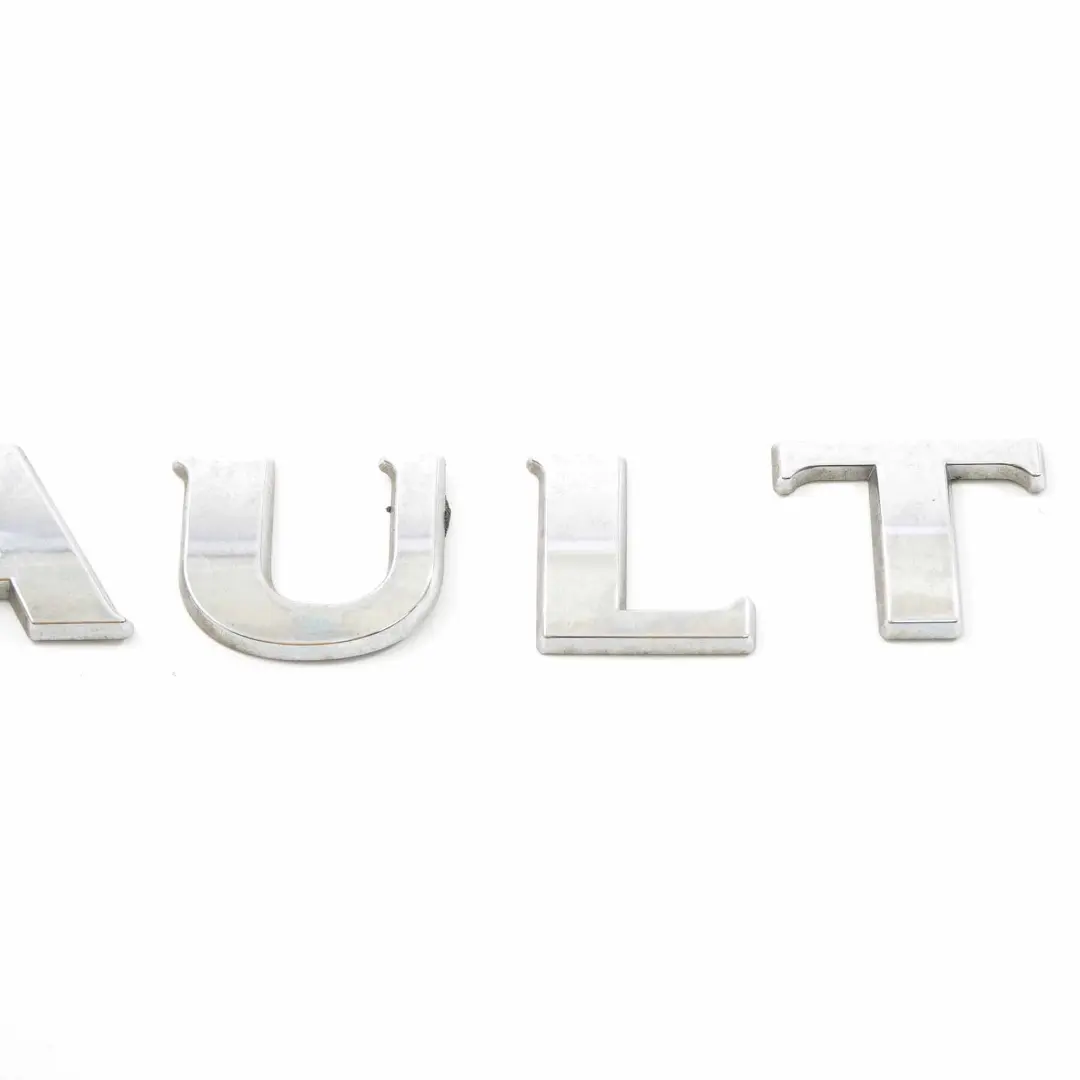 Emblème porte arrière coffre Lettering Logo collé pour Renault Trafic à propos du numéro de pièce 848901118R Renault Trafic Emblème porte arrière coffre Lettering Logo collé - SKU 848901118R - Numéro de pièce 848901118R