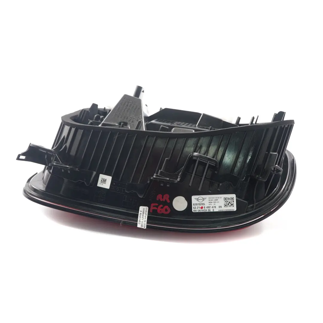 Fanale posteriore destro Linea nera Pannello laterale per Mini F60 LCI con numero di parte 8492478 Mini F60 LCI Fanale posteriore destro Linea nera Pannello laterale - SKU 8492478 - Numero di parte 8492478