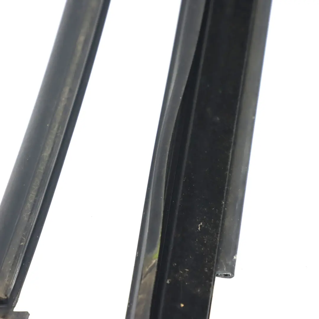 Junta Ventana Puerta Trasera Izquierda Guía Sellado para BMW F45 con número de pieza 8498411 BMW F45 Junta Ventana Puerta Trasera Izquierda Guía Sellado - SKU 8498411 - Número de pieza 8498411