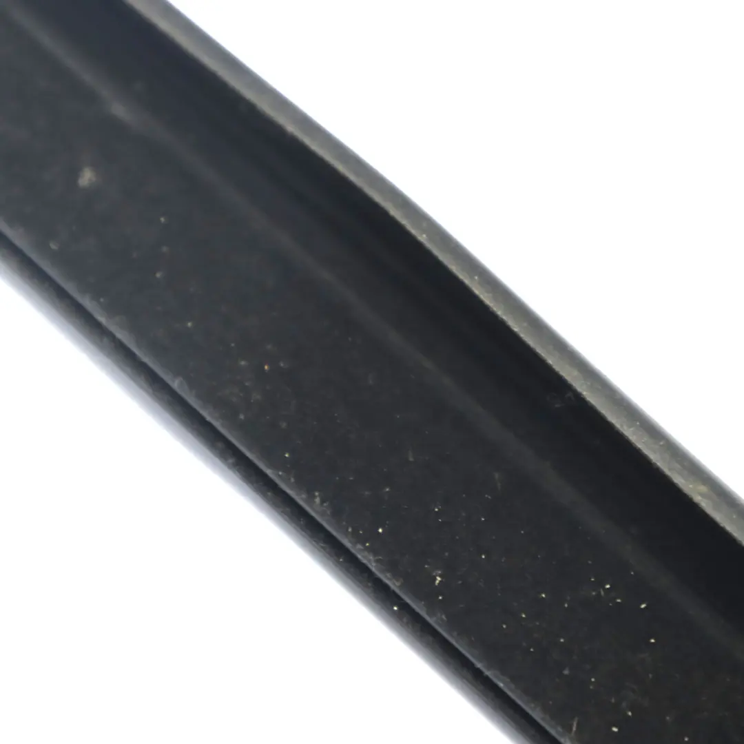 Joint Vitrage Porte Arrière Gauche Guide Sealing pour BMW F45 à propos du numéro de pièce 8498411 BMW F45 Joint Vitrage Porte Arrière Gauche Guide Sealing - SKU 8498411 - Numéro de pièce 8498411