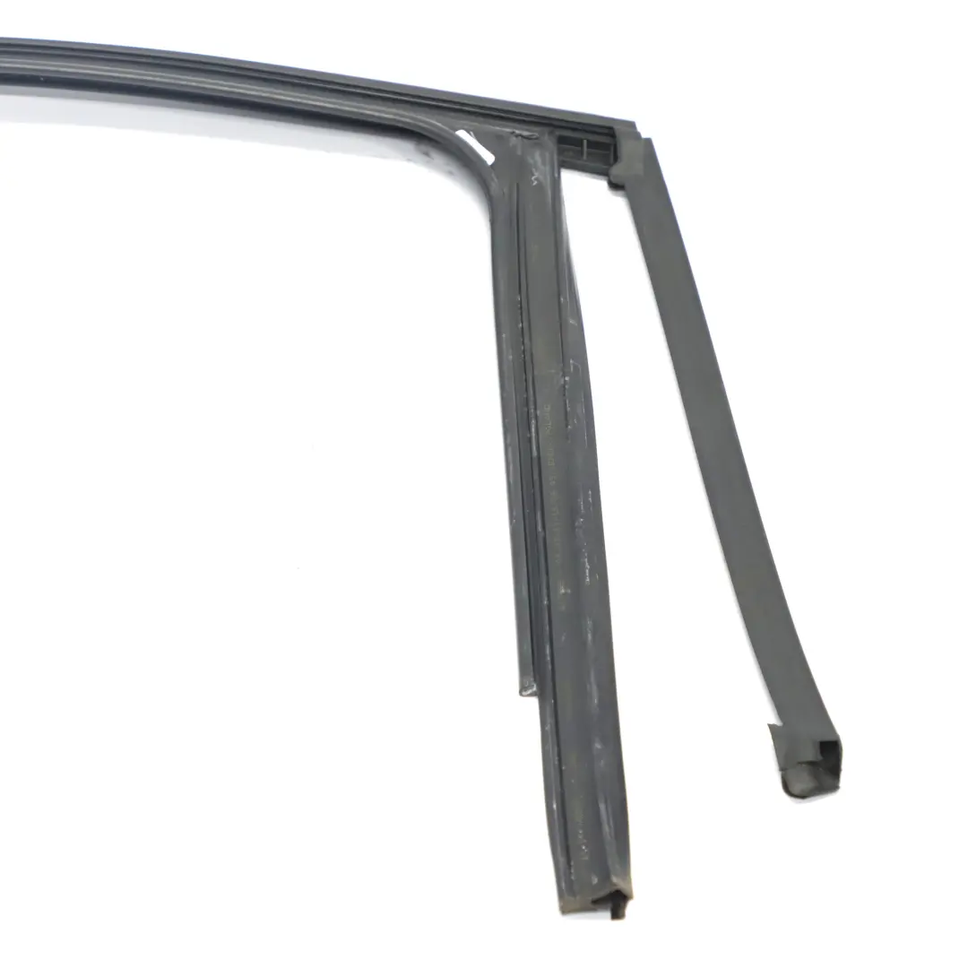Joint Vitrage Porte Arrière Gauche Guide Sealing pour BMW F45 à propos du numéro de pièce 8498411 BMW F45 Joint Vitrage Porte Arrière Gauche Guide Sealing - SKU 8498411 - Numéro de pièce 8498411
