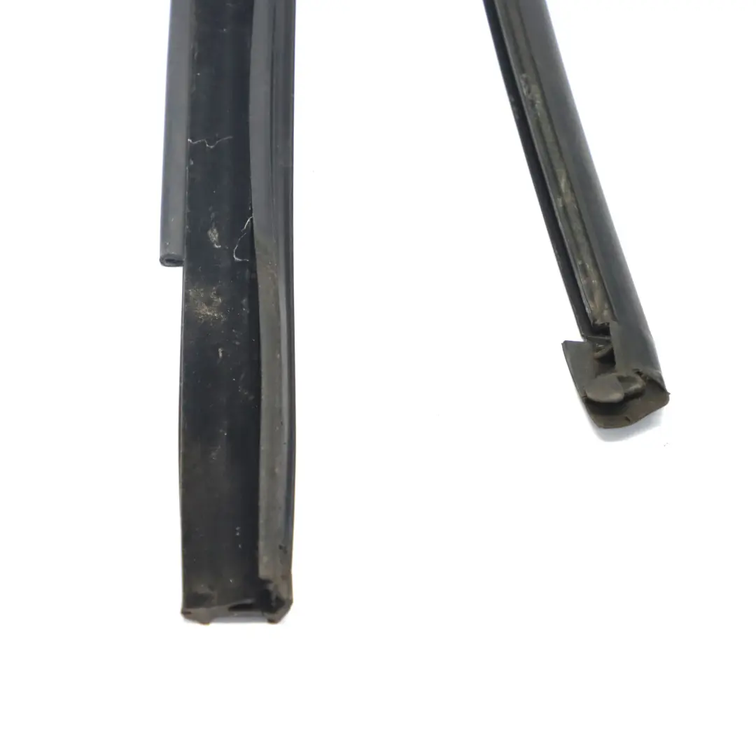 BMW F45 Joint de Vitrage Porte Arrière Droite Scellement des guides - SKU 8498412 - Numéro de pièce 8498412