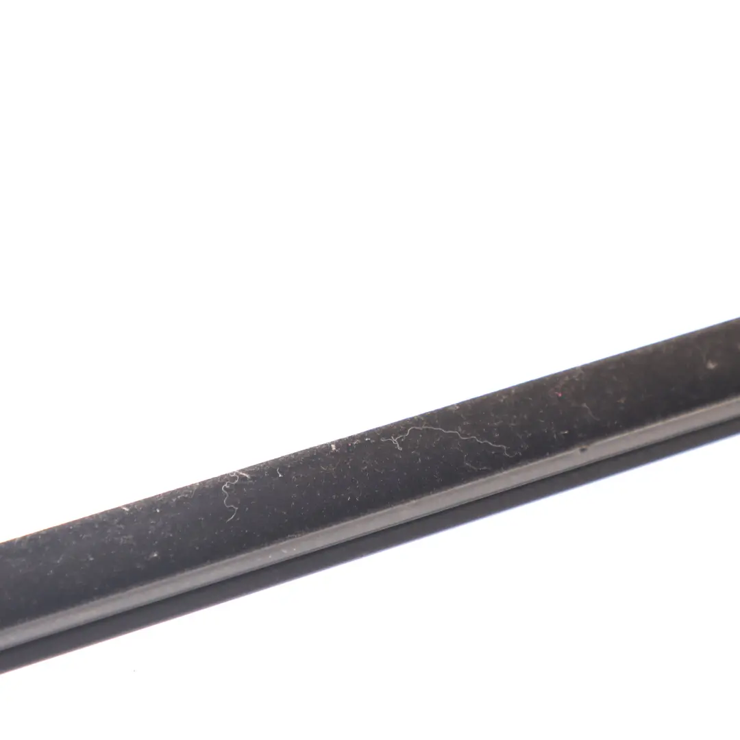 BMW F45 burlete ventana puerta trasera izquierda embellecedor Negro - SKU 8498417 - Número de pieza 8498417