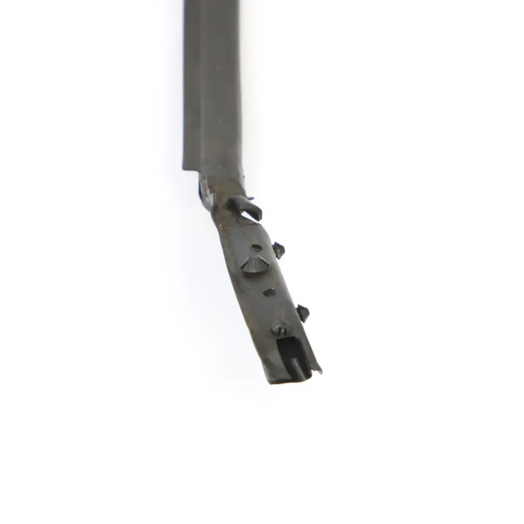 Guarnizione Gomma Portiera Guida Finestrino Posteriore Destra 7326170 per BMW F46 con numero di parte 8498432 BMW F46 Guarnizione Gomma Portiera Guida Finestrino Posteriore Destra 7326170 - SKU 8498432 - Numero di parte 8498432