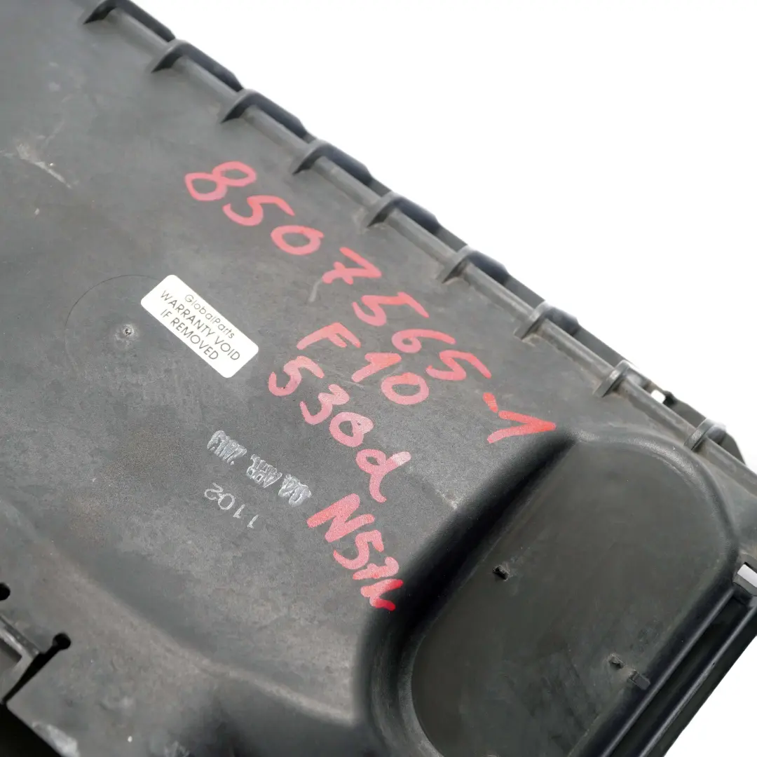 N57N Ansauggeräuschdämpfer Abdeckung Verkleidung für BMW F10 F30 F31 530d mit Teilenummer 8507565 BMW F10 F30 F31 530d N57N Ansauggeräuschdämpfer Abdeckung Verkleidung - SKU 8507565-1 - Teilenummer 8507565