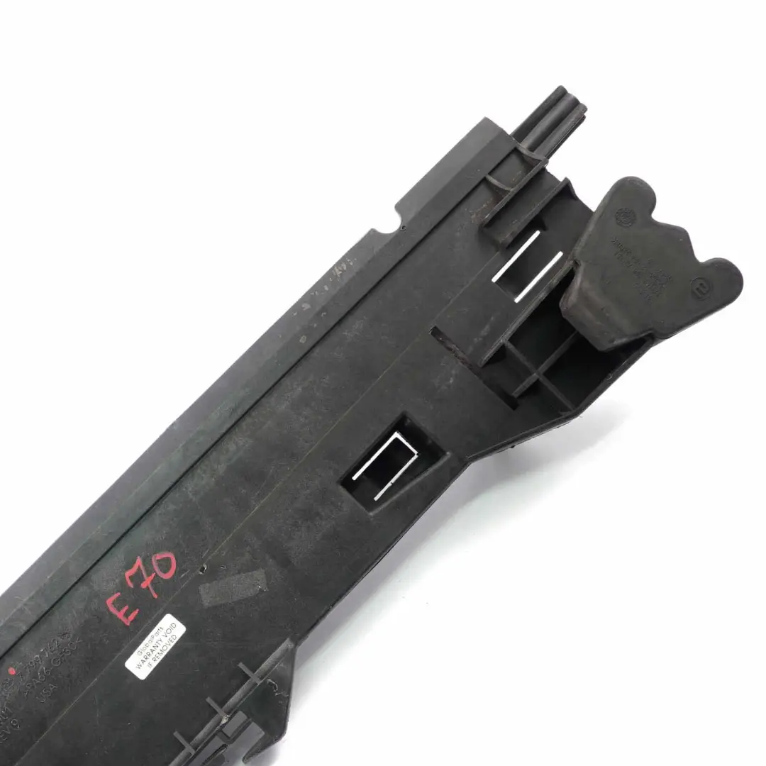 Supporto radiatore unit raffreddamento destra staffa montaggio 7799762 per BMW E70 con numero di parte 8572189 BMW E70 Supporto radiatore unit raffreddamento destra staffa montaggio 7799762 - SKU 8572189 - Numero di parte 8572189