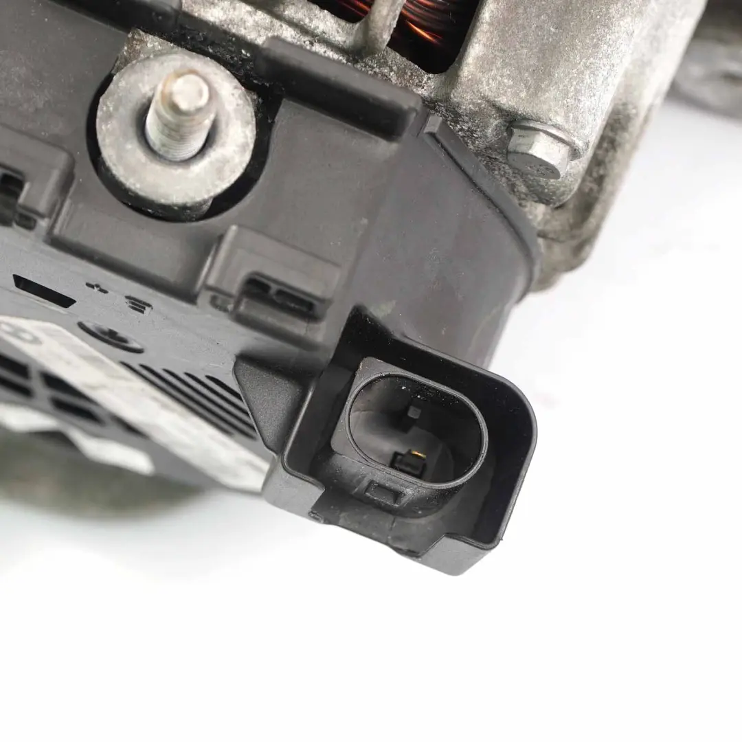 Alternador Generador 220A Valeo N47N Motor Diesel 8507625 para BMW F07 F10 F11 con número de pieza 8579420 BMW F07 F10 F11 Alternador Generador 220A Valeo N47N Motor Diesel 8507625 - SKU 8579420 - Número de pieza 8579420