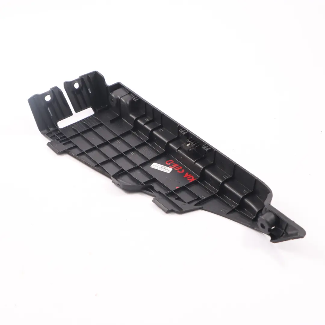 Montante C bagagliaio posteriore destro nero per Kia Ceed ED 5 porte con numero di parte 85921-1H000 Kia Ceed ED 5 porte Montante C bagagliaio posteriore destro nero - SKU 85921-1H000 - Numero di parte 85921-1H000