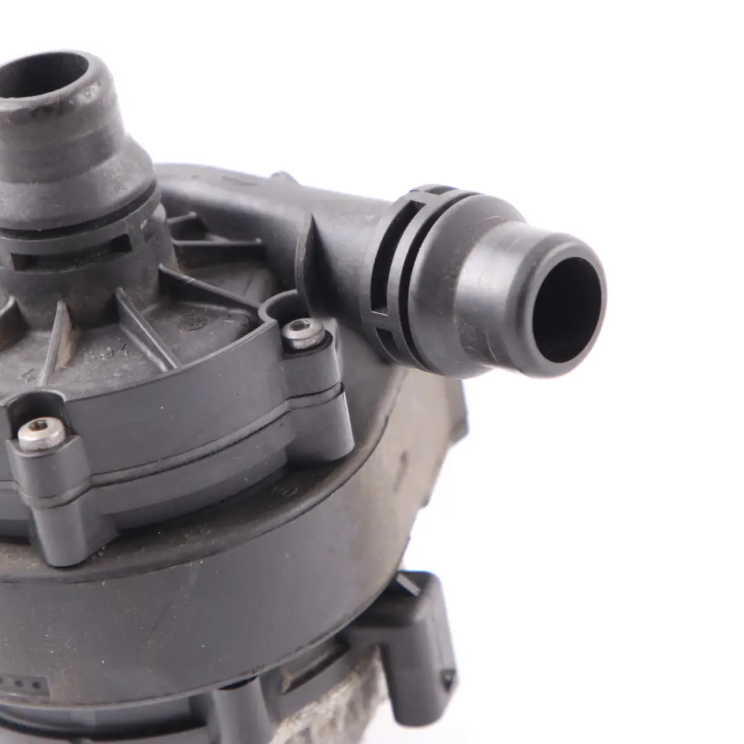 Unità refrigerante pompa acqua ausiliaria per BMW i3 I01 con numero di parte 8600285 BMW i3 I01 Unità refrigerante pompa acqua ausiliaria - SKU 8600285 - Numero di parte 8600285