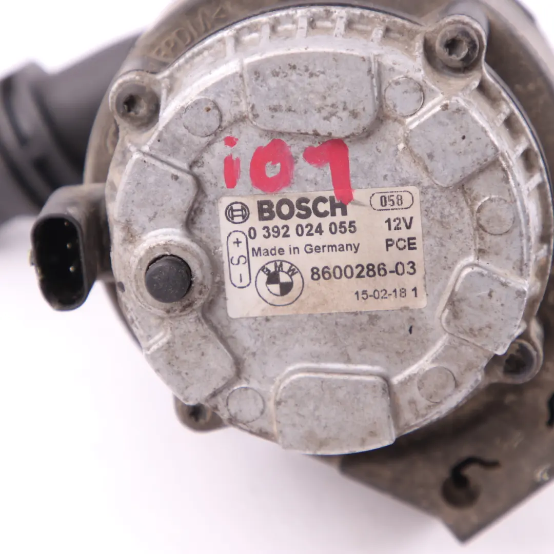 Bomba agua adicional Unidad auxiliar efrigeración para BMW i3 I01 Rex Hybrid con número de pieza 8600286 BMW i3 I01 Rex Hybrid Bomba agua adicional Unidad auxiliar efrigeración - SKU 8600286 - Número de pieza 8600286