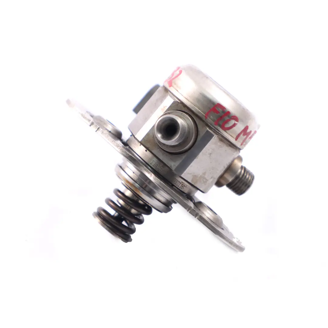 S63N N63 Bomba de combustible de alta presión para BMW F10 M5 F12 F13 M6 con número de pieza 8604232 BMW F10 M5 F12 F13 M6 S63N N63 Bomba de combustible de alta presión - SKU 8604232 - Número de pieza 8604232