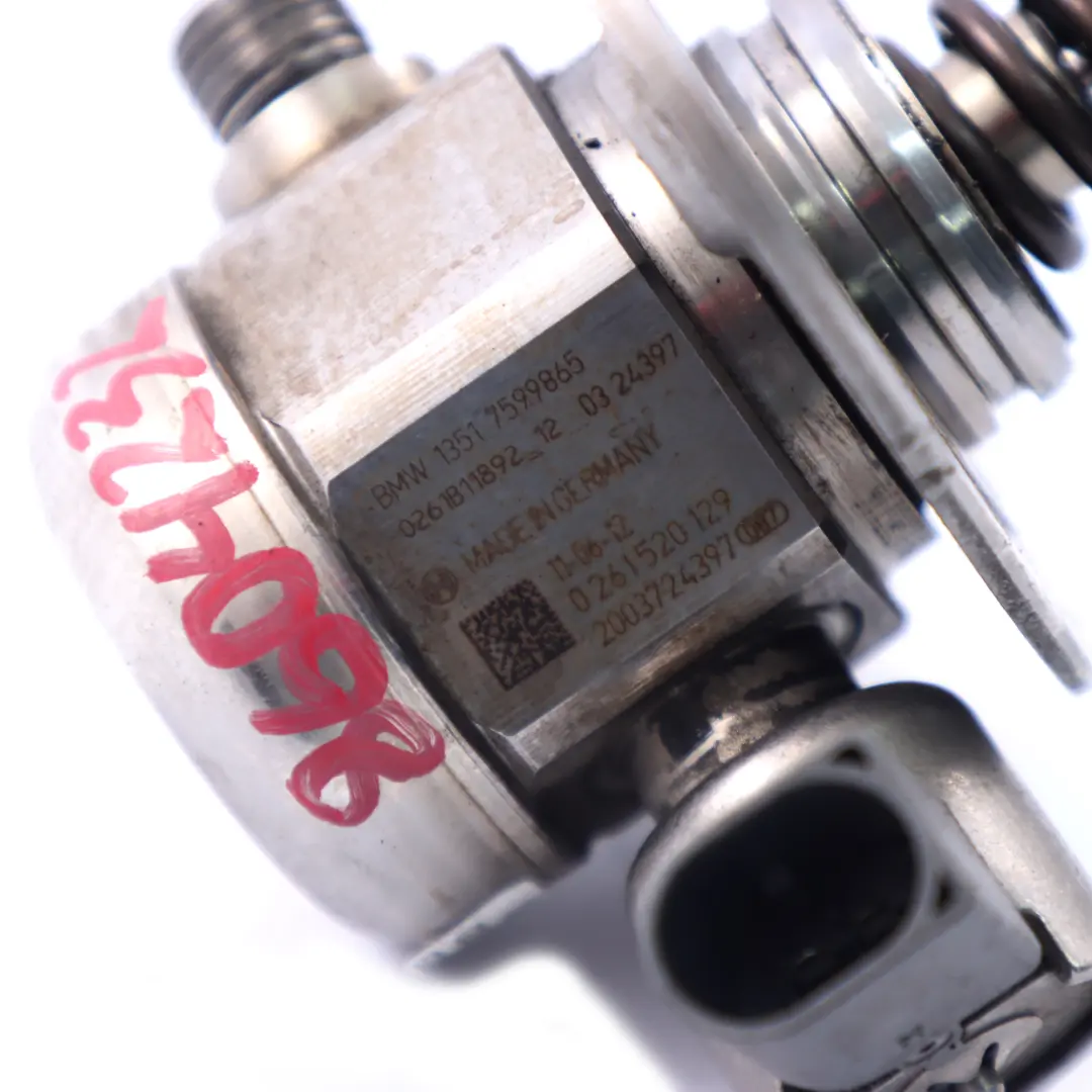 S63N N63 Bomba de combustible de alta presión para BMW F10 M5 F12 F13 M6 con número de pieza 8604232 BMW F10 M5 F12 F13 M6 S63N N63 Bomba de combustible de alta presión - SKU 8604232 - Número de pieza 8604232