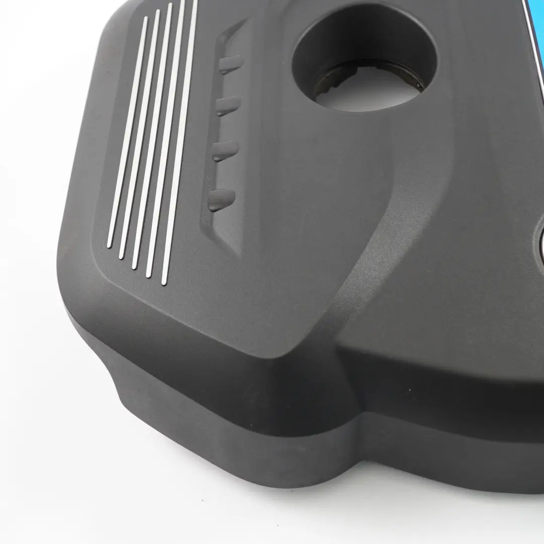 B48X Cubierta motor aislamiento acústico superior para BMW F30 LCI 330e con número de pieza 8604836 BMW F30 LCI 330e B48X Cubierta motor aislamiento acústico superior - SKU 8604836 - Número de pieza 8604836