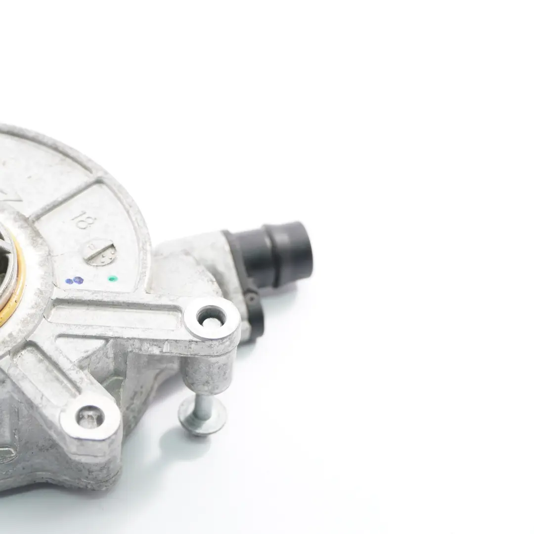 Vacuum Pump BMW F90 M5 G11 F30 Petrol N63B N63R S63M Engine to with Part number 8634120 Vacuum Pump BMW F90 M5 G11 F30 Petrol N63B N63R S63M Engine - SKU 8634120 - Part number 8634120