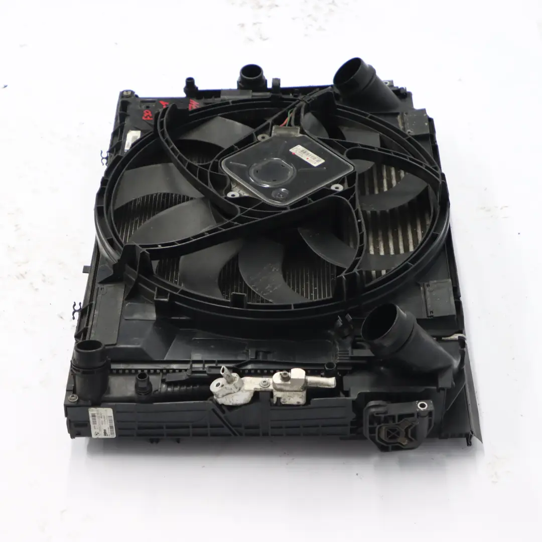 N57N Ventola radiatore Motore di raffreddamento per BMW F30 F31 F32 con numero di parte 8641965 BMW F30 F31 F32 N57N Ventola radiatore Motore di raffreddamento - SKU 8641965 - Numero di parte 8641965