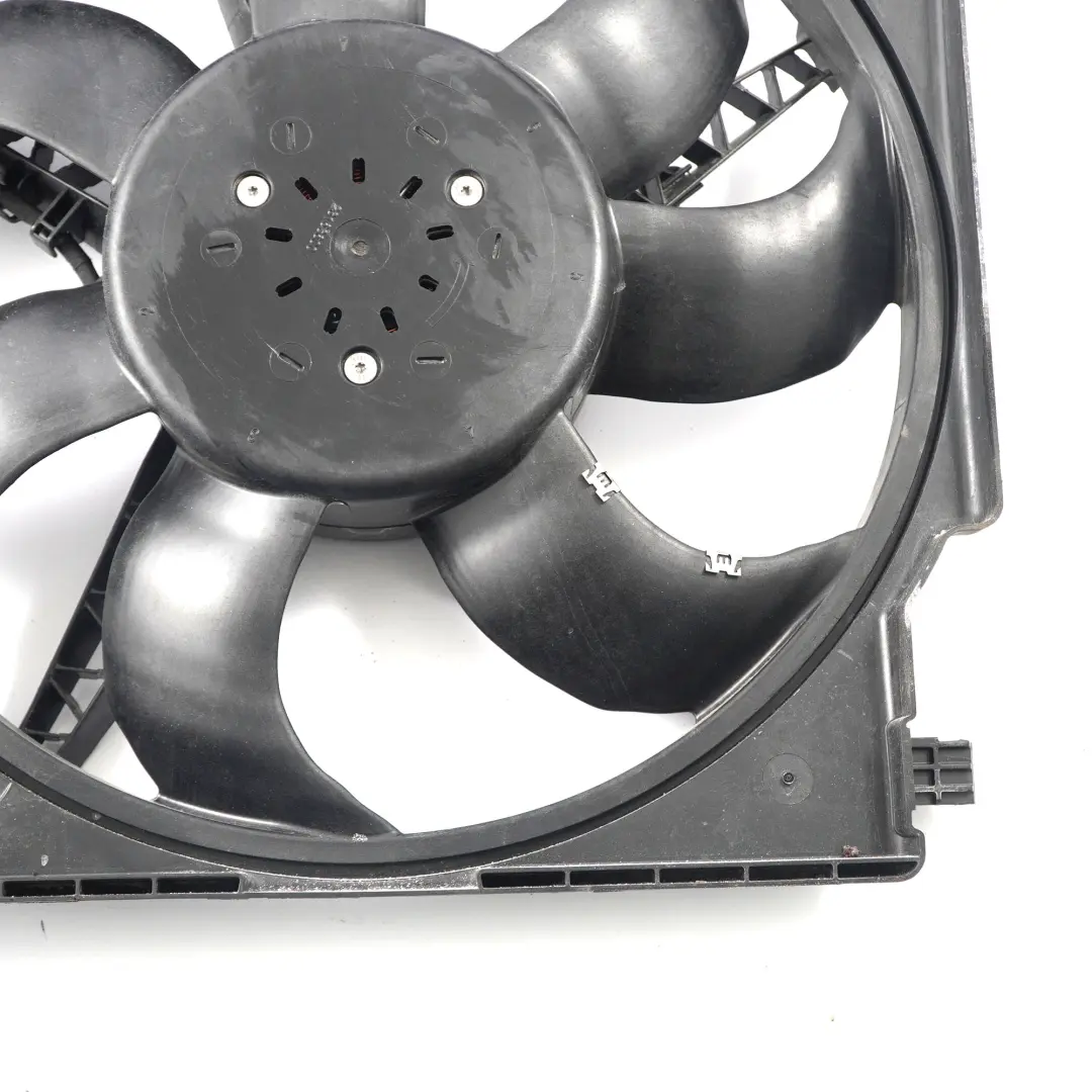 Wentylator Chłodnicy 850W do BMW F40 X1 F48 Mini F55 F56 o numerze 8645859 BMW F40 X1 F48 Mini F55 F56 Wentylator Chłodnicy 850W - SKU 8645859 - Numer Części 8645859