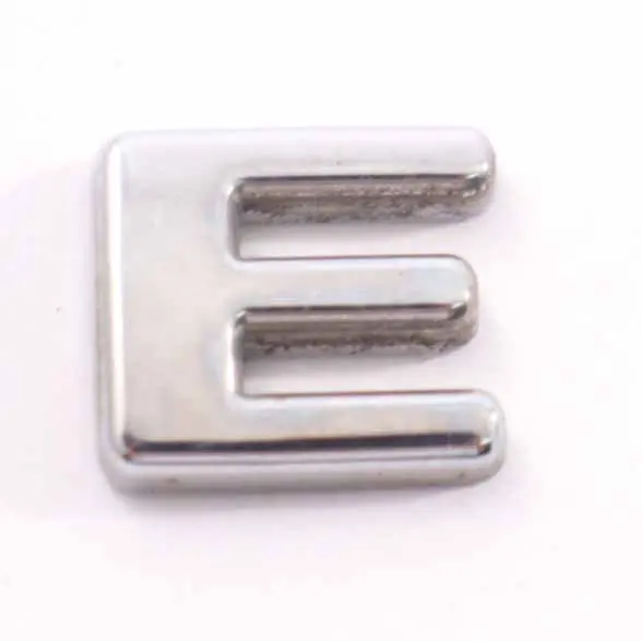 Peugeot 207 Emblema Baule Portellone posteriore Badge Logo Aderente - SKU 8665PW - Numero di parte 8665PW