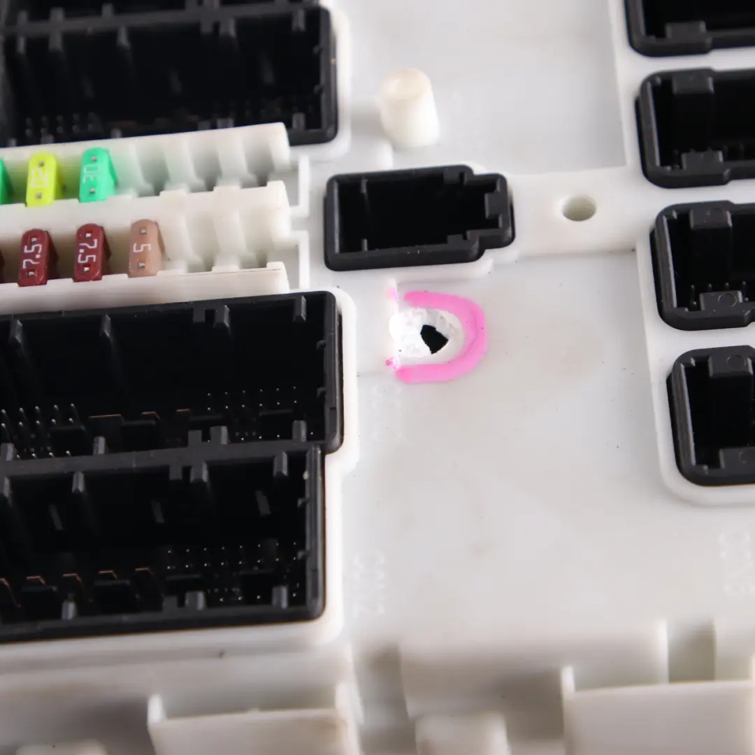 Front Electronic Module Control Unit FEM to BMW F20 F21 F22 F30 F31 F32 F36 with Part number 8709211 BMW F20 F21 F22 F30 F31 F32 F36 Front Electronic Module Control Unit FEM - SKU 8709211 - Part number 8709211