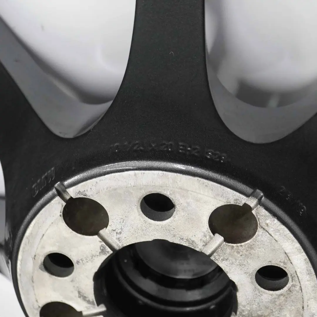 Felge Hinten 20" Individual KA568 10,5J ET:28 für BMW F90 M5 mit Teilenummer 8746118 BMW F90 M5 Felge Hinten 20" Individual KA568 10,5J ET:28 - SKU 8746118-1 - Teilenummer 8746118