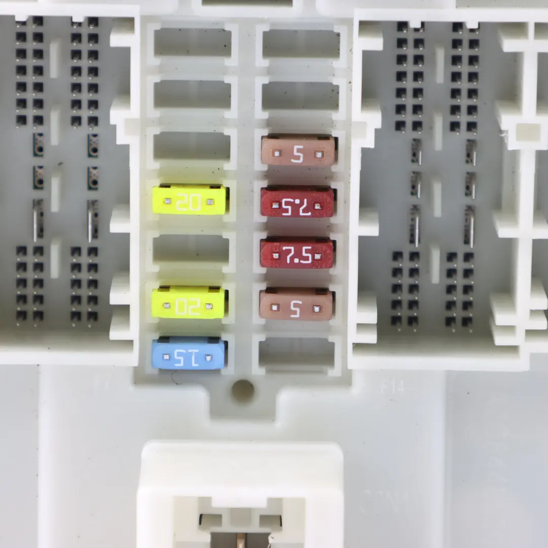 Body Control Comfort Modul Einheit FEM ECU V05 für BMW G30 G31 mit Teilenummer 8779030 BMW G30 G31 Body Control Comfort Modul Einheit FEM ECU V05 - SKU 8779030 - Teilenummer 8779030