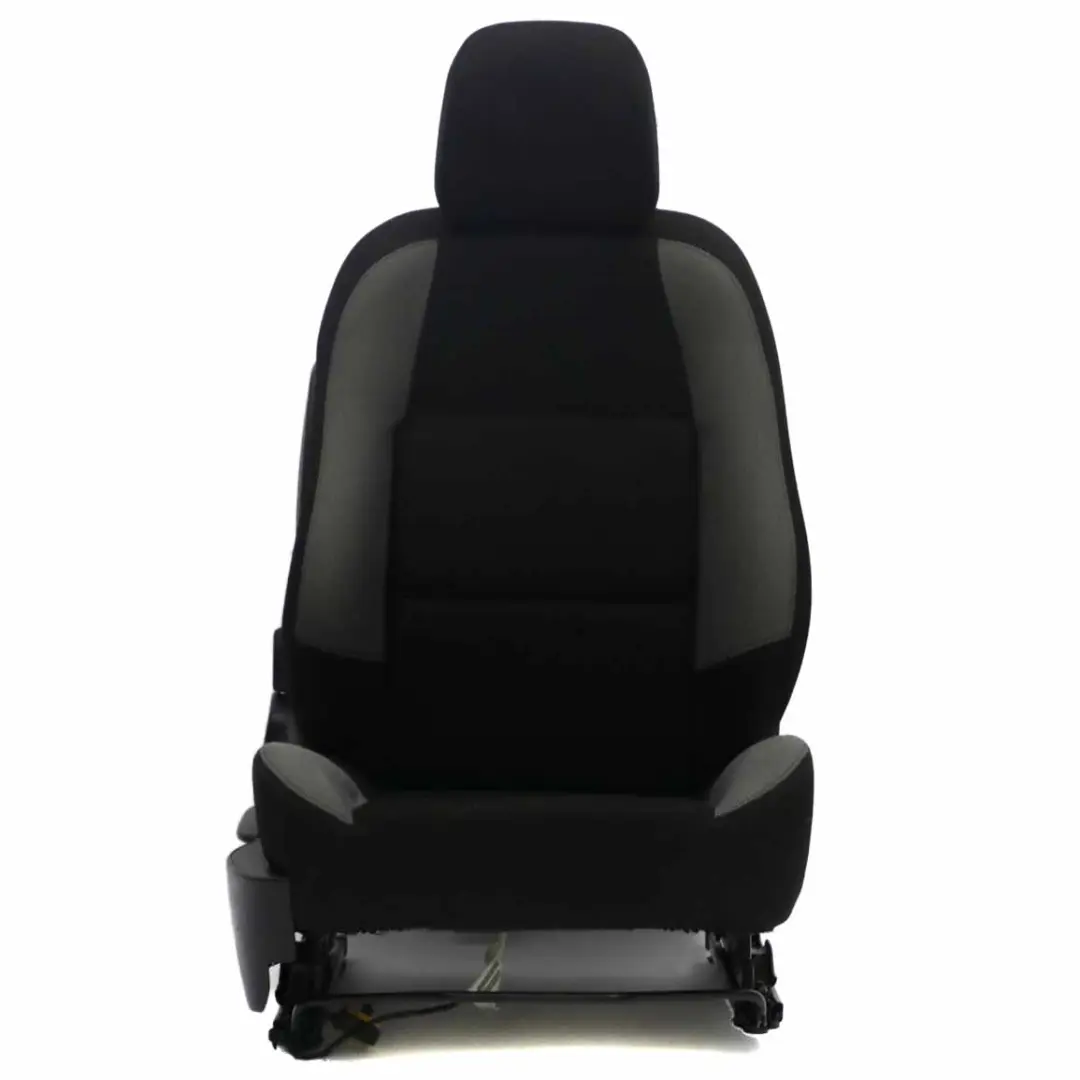 Fotel Prawy Przód Czarny Materiał do Peugeot 207 o numerze 8906FC Peugeot 207 Fotel Prawy Przód Czarny Materiał - SKU 8906FC - Numer Części 8906FC